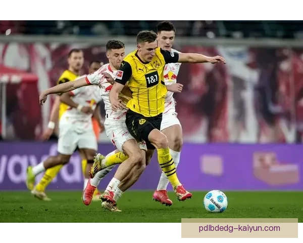 多特蒙德高压逼抢战术持续助力球队在德甲中强势表现，状态回暖。