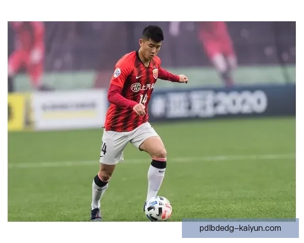 拉菲尼亚持续提升战术适配性，期待在新赛季带来更出色表现