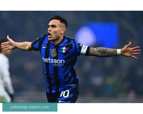 劳塔罗在国米表现稳健,成为新一代锋霸的代表。 劳塔罗在国米表现稳健,成为新一代锋霸的代表。